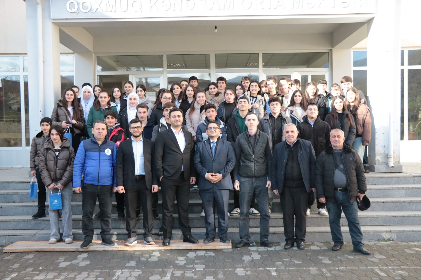 “İnternetdən təhlükəsiz istifadə bacarıqları” layihəsi çərçivəsində təlimlər davam edir